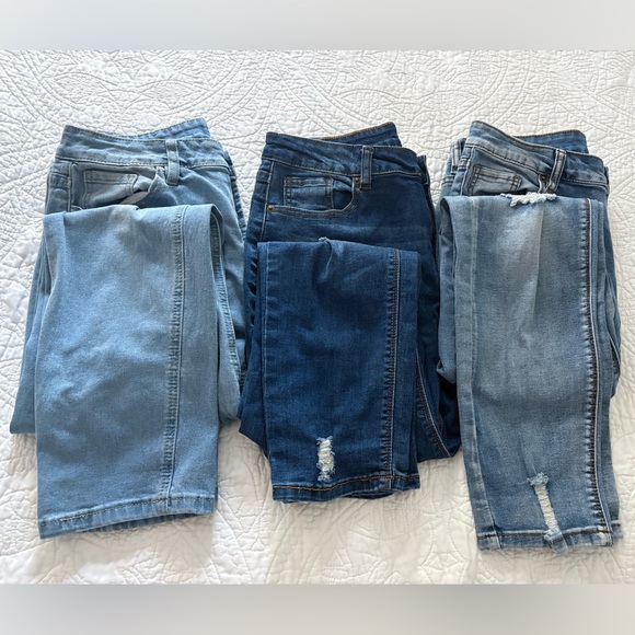Women’s Jeans Bundle Size M / 8–10 Straight Leg Distressed Denim Lot of 3 - Picture 2 of 3